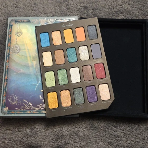 Disney Pricesss Storybook Eyeshadow Pallets - Picture 7 of 13